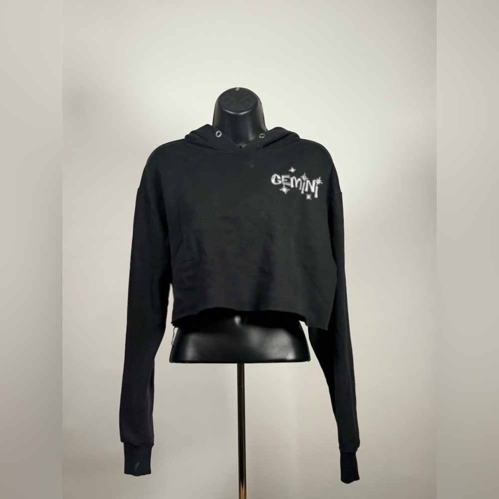 Gemini black cropped hoodie